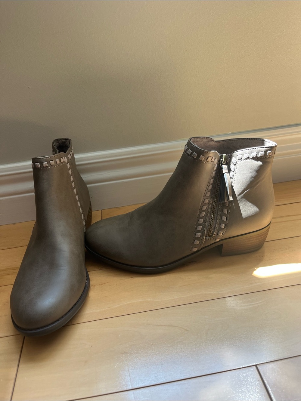 Sketchers Women's Ankle Boots Size 8